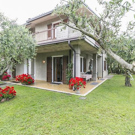 Casa Mary Due - Trilocale Con Giardino Privato A Due Passi Dal Lago Сирмионе Экстерьер фото