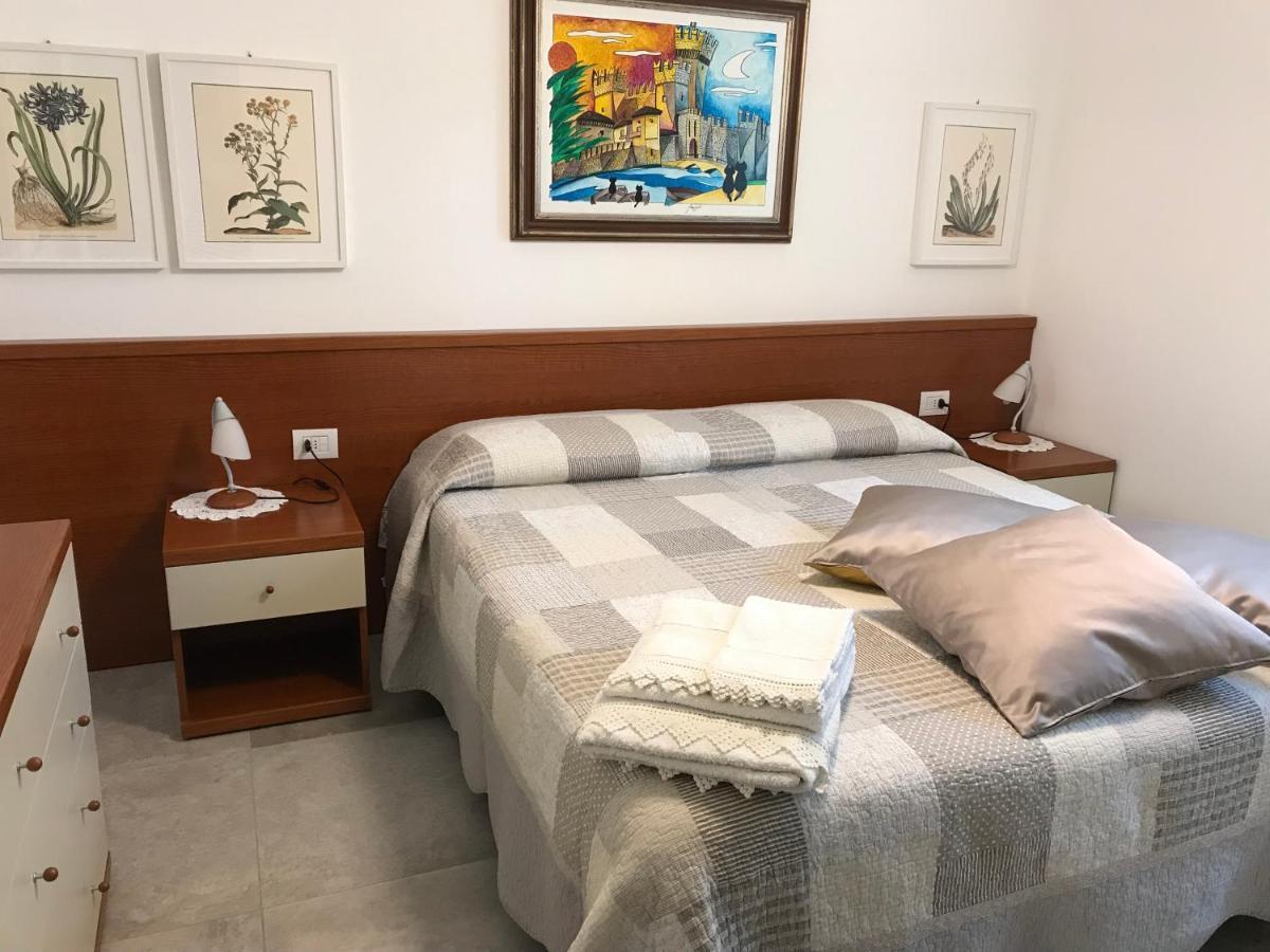 Casa Mary Due - Trilocale Con Giardino Privato A Due Passi Dal Lago Сирмионе Экстерьер фото