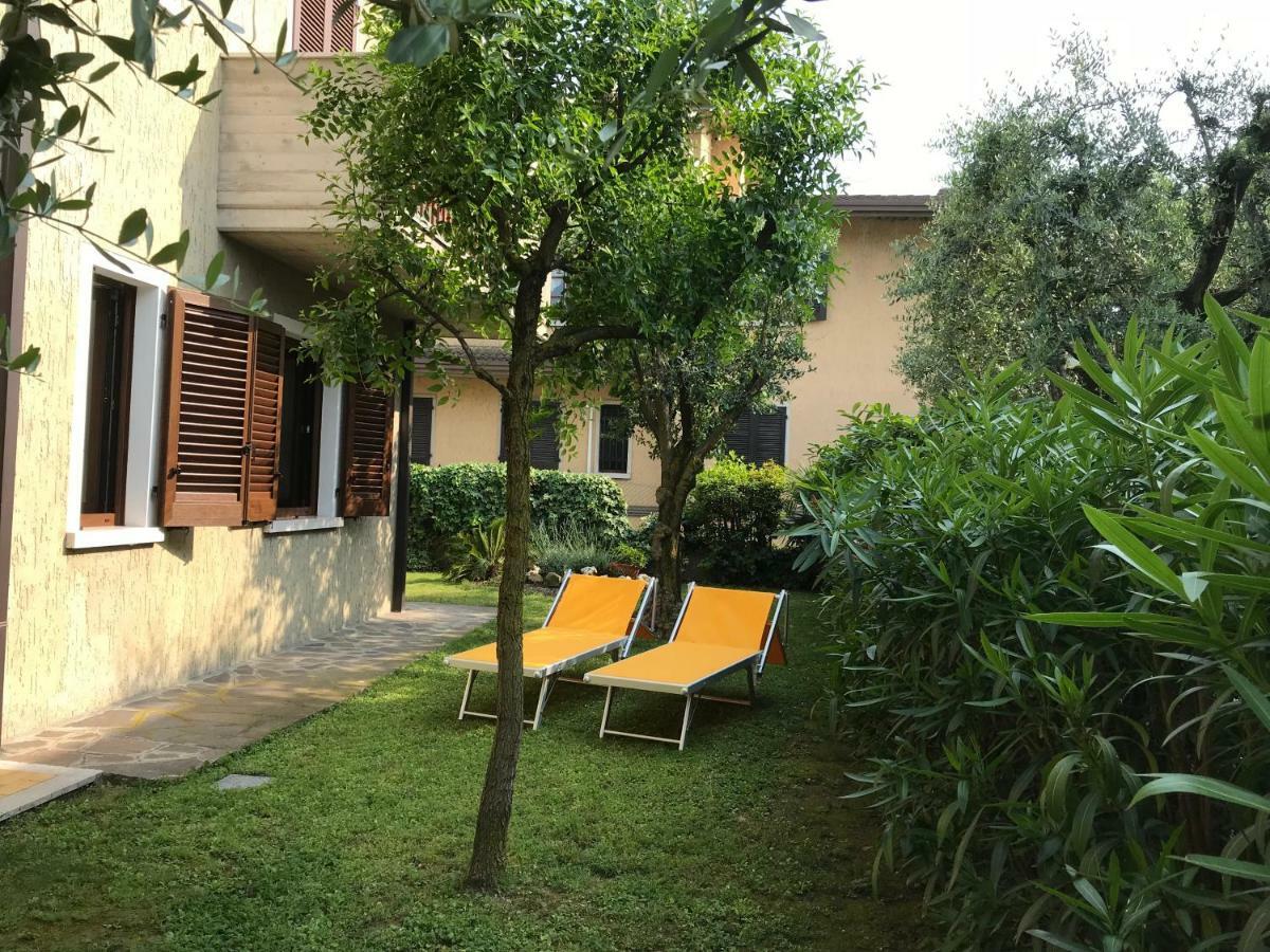 Casa Mary Due - Trilocale Con Giardino Privato A Due Passi Dal Lago Сирмионе Экстерьер фото